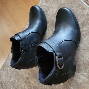 Naturalizer N5 Comfort Ankle Boots